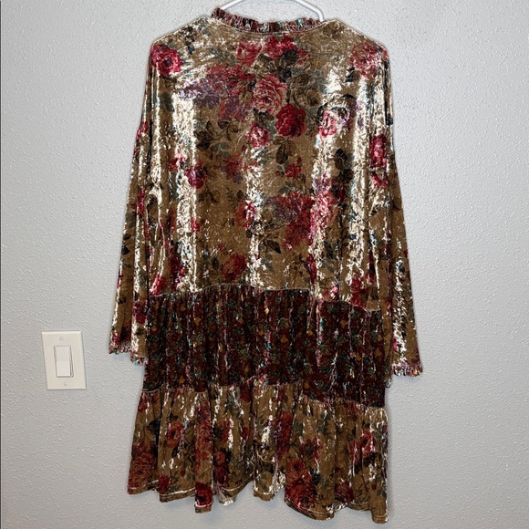 Easel Los Angeles Crushed Velvet Tiered Open Front Floral Kimono Small - Picture 6 of 6